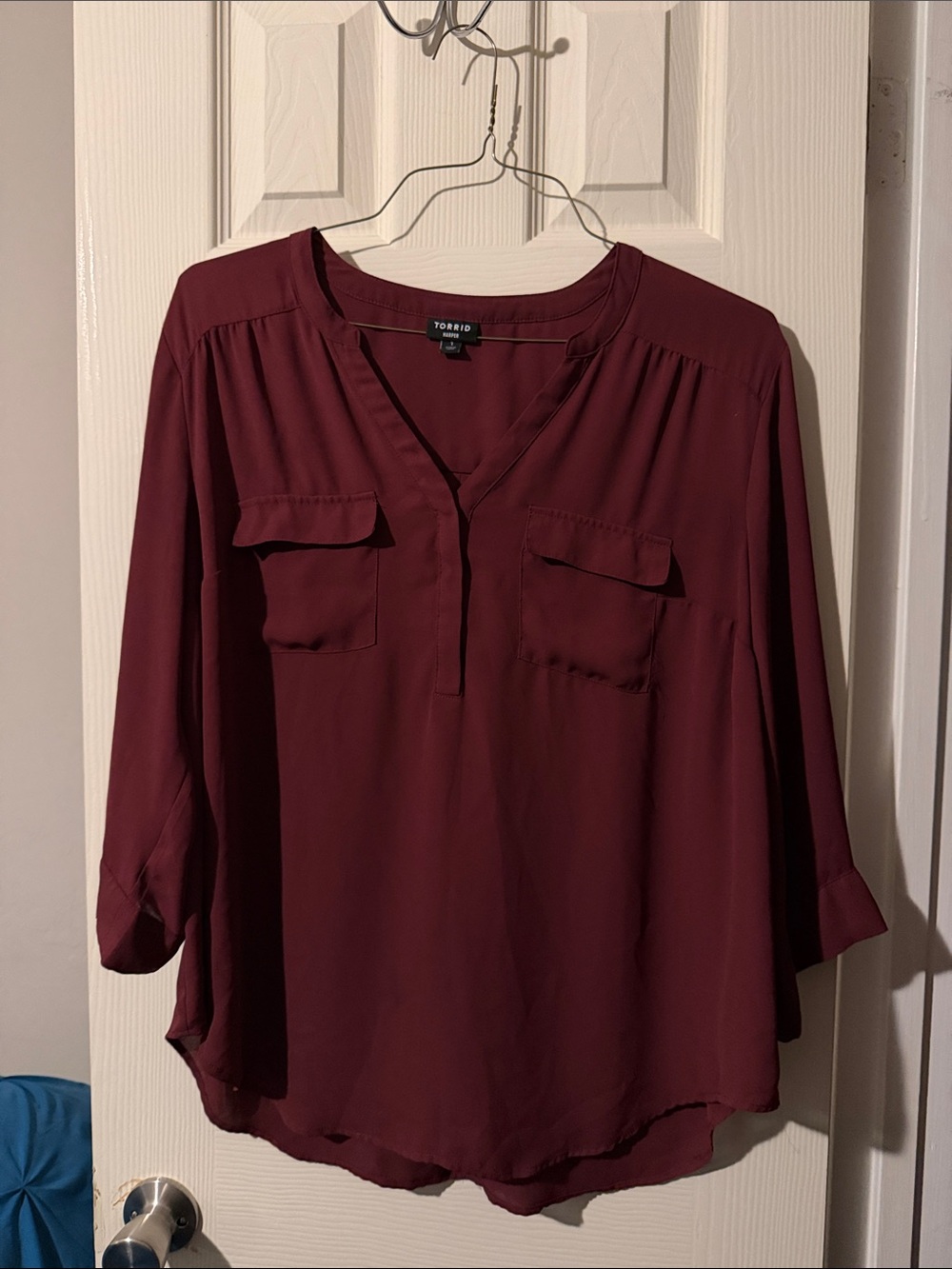 #148 Torrid Burgundy Wine Split Neck Roll Tab Sleeve Blouse Size 1